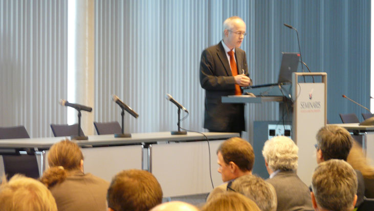 Begrüßung der Konferenzgäste durch Prof. Dr. Jochen Schiller (Vizepräsident der Freien Universität Berlin)