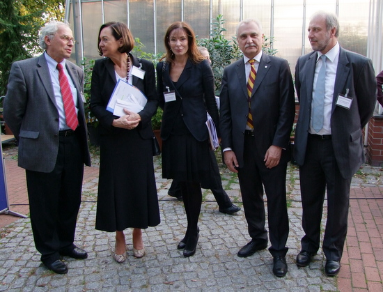 Prof. Dr. Nicolas Apostolopoulos, Prof. Dr. Margret Wintermantel, Dr. Verena Metze-Mangold, Peter Lange, Prof. Dr. Peter Baumgartner (v.l.n.r.)
